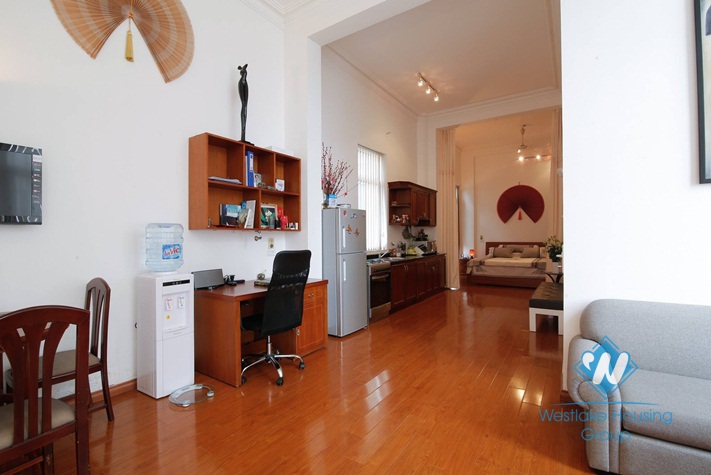 Modern, lake-view apartment for rent in Xuan Dieu street